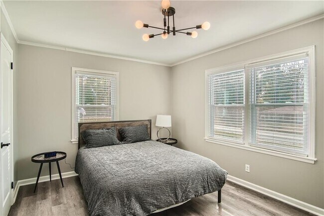 Building Photo - 2339 Ben Hill Rd