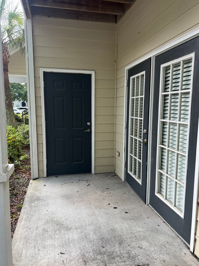 Building Photo - Upgraded First Floor Condo - Estate at Wes...