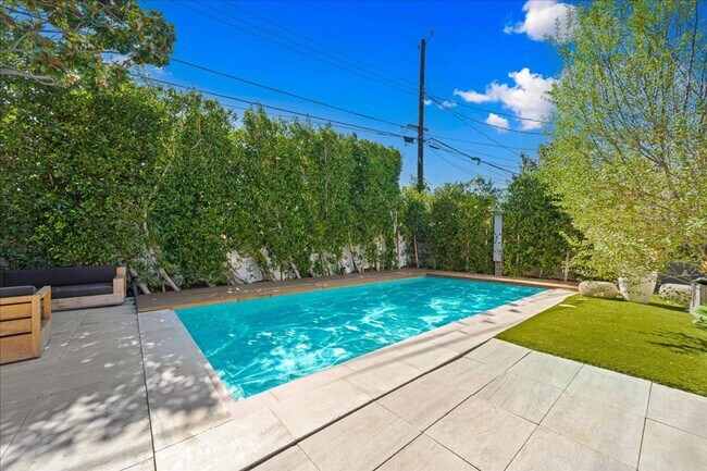 Building Photo - 1455 S Castello-