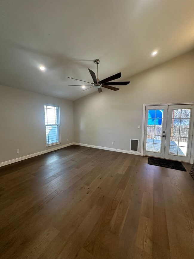 Building Photo - 3 Bed 2 Bath Remodeled Home for Rent!