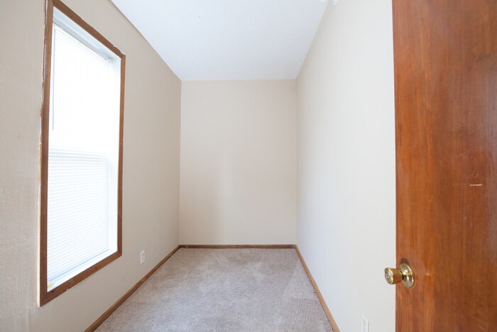 Building Photo - 1115 19th Ave NE