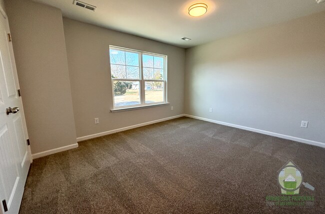 Building Photo - 377 Echo Cir
