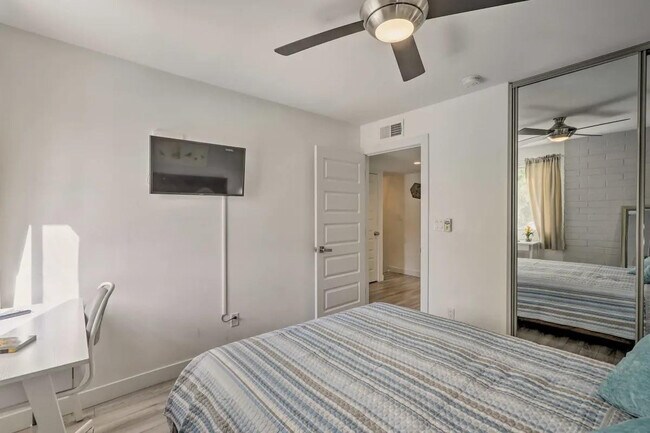 Building Photo - 7720 E Heatherbrae Ave