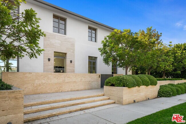 Building Photo - 623 Alma Real Dr