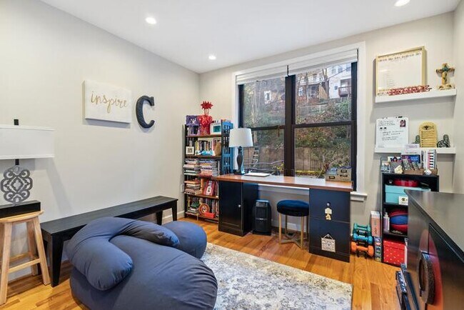 Building Photo - 1710 Summit Pl NW