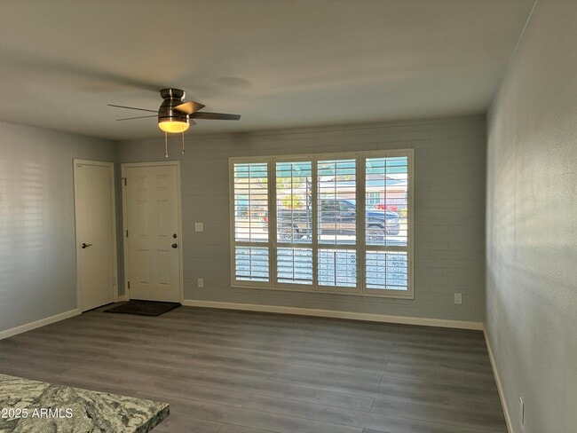 Building Photo - 10530 W Hope Dr