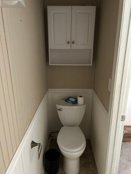 Building Photo - 349 Naubuc Ave