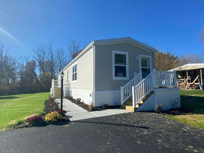 Primary Photo - 129 Zimmer Dr W