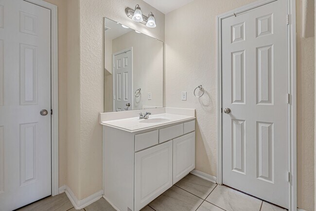 Building Photo - 16707 Lark Bunting Ln