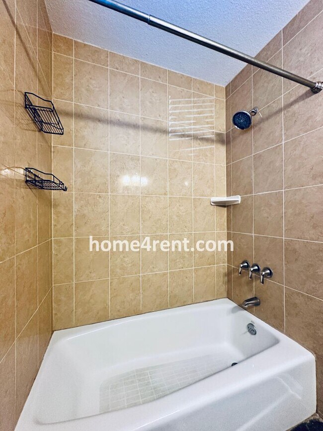 Building Photo - Beautifully Updated Home in Prime Overland...