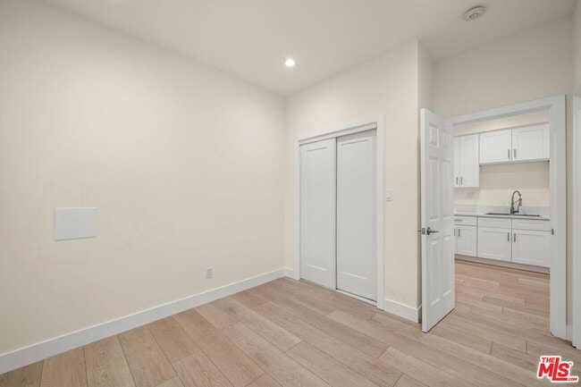 Building Photo - 212 S Reeves Dr