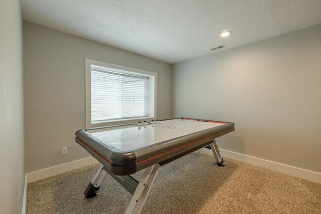 Building Photo - 5032 Bear Trap Dr