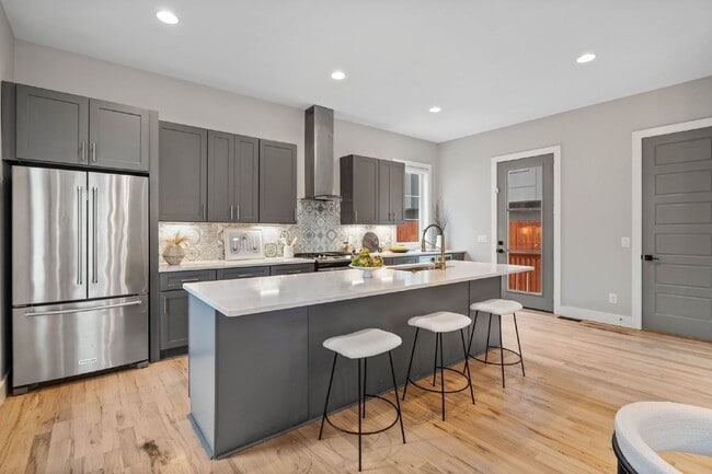 Building Photo - Spacious 4-Bed Gem in Nashville: 2360 sq f...