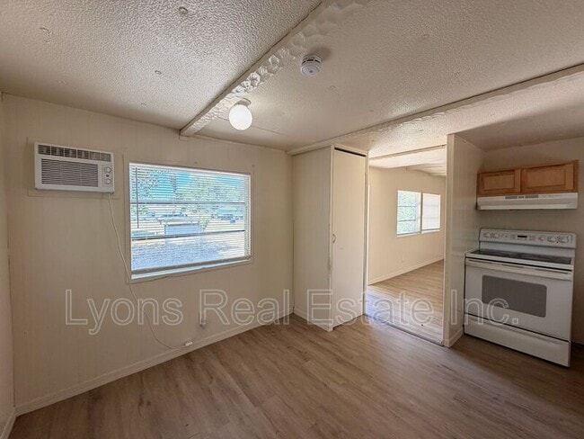 Building Photo - 8205 Suncoast Dr