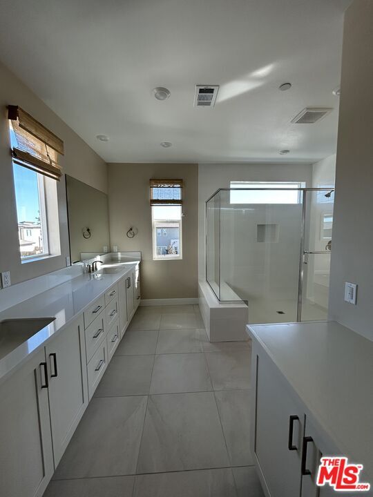 Building Photo - 406 Clipper