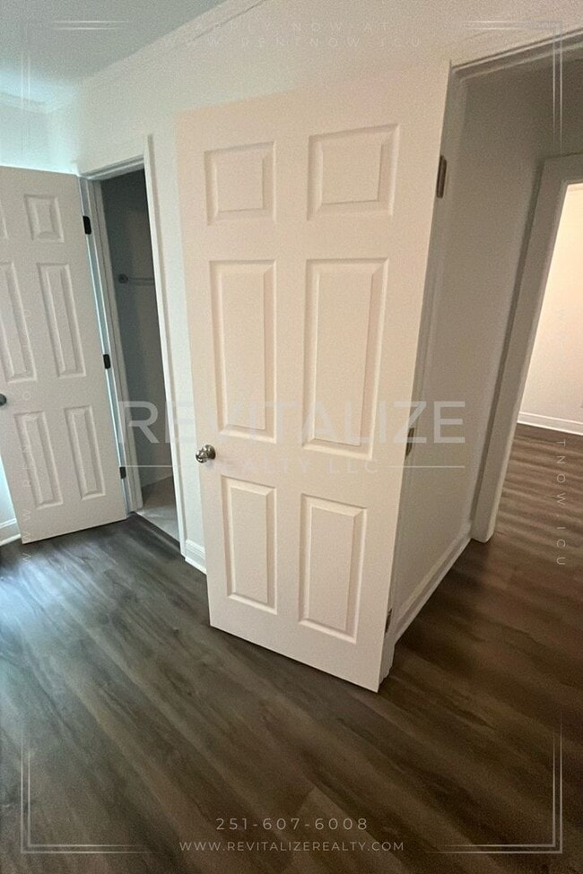 Building Photo - **Coming Soon** Beautiful Renovated 3 Bedr...