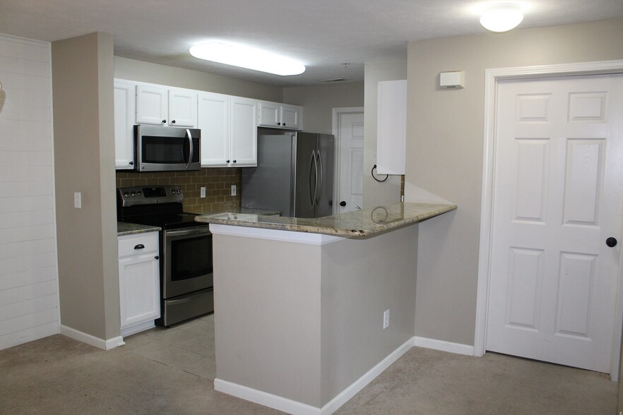 Building Photo - 14943 Lenox Dr