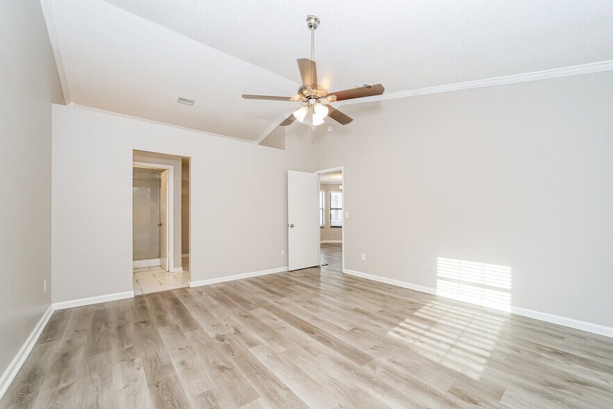 Building Photo - 8410 Spicewood Dr