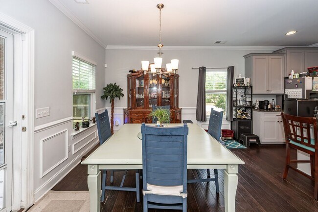 Building Photo - 3 Bedroom 2.5 Bath Single Family Home in F...