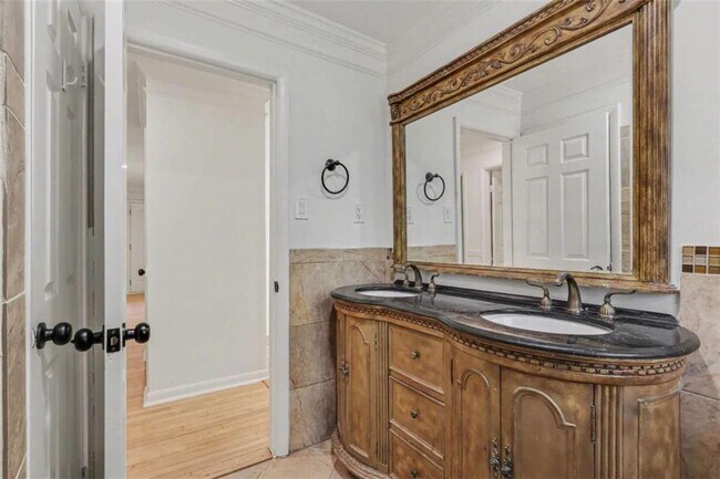 Building Photo - 3582 Cloudland Dr