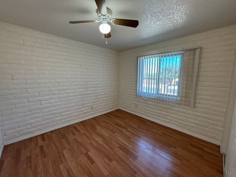 Building Photo - 673 W 41st St