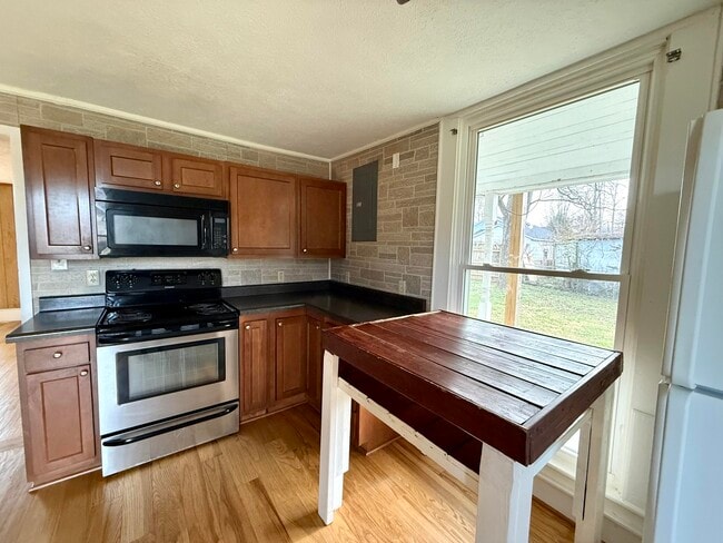 Building Photo - 927 E Mt Vernon St