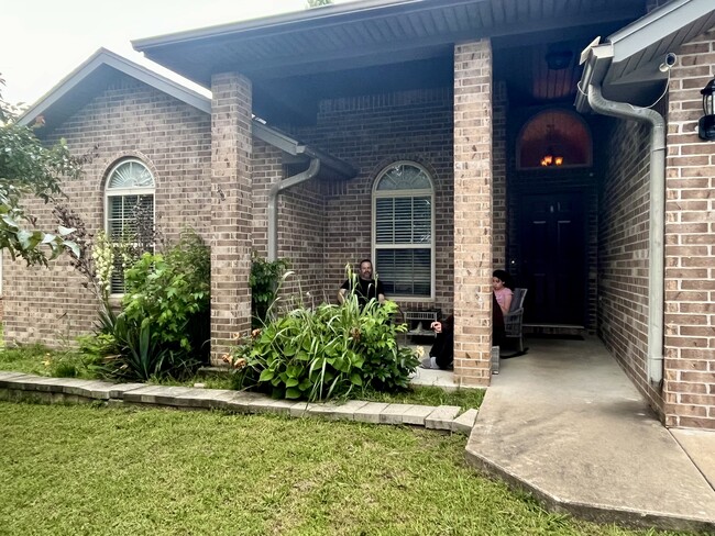 Building Photo - 1605 Abraham Dr
