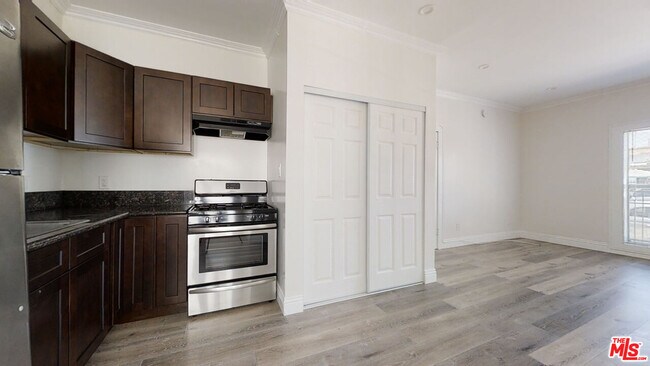 Building Photo - 5522 Sierra Vista Ave