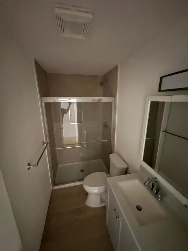 Building Photo - 7931 SW 10th St