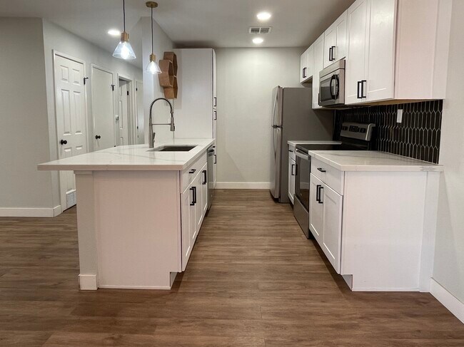 Building Photo - 1111 N 84th Pl