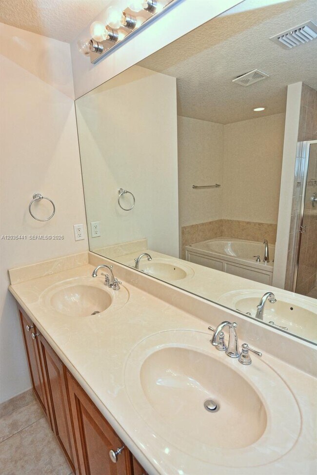 Building Photo - 4648 56th Ln