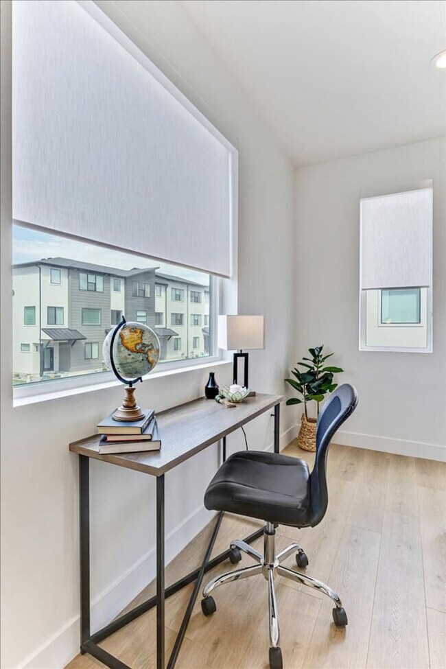 Building Photo - 1055 W 550 S