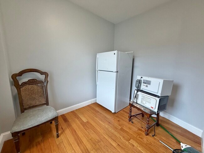 Building Photo - 786 Moody St