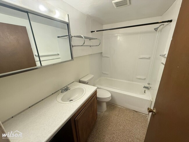 Building Photo - 6602 W Lincoln Ave