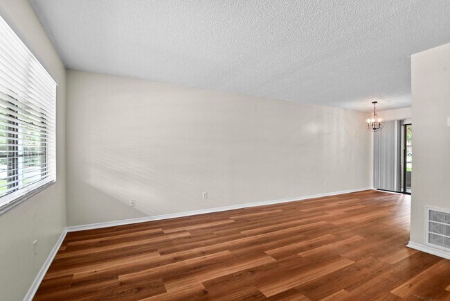 Building Photo - Fully remodeled 2 bedroom in Kissimmee ava...