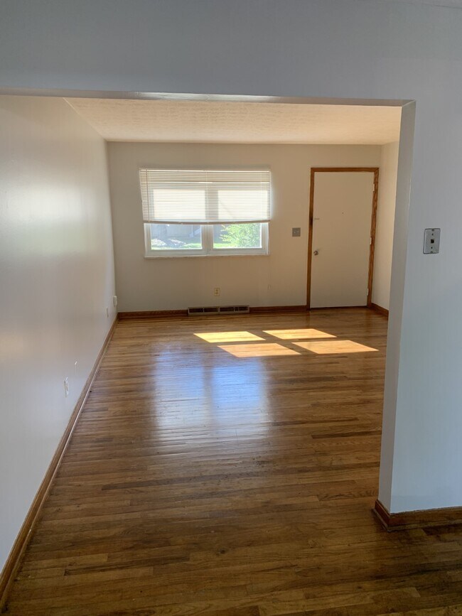 Building Photo - 639 E Hopocan Ave