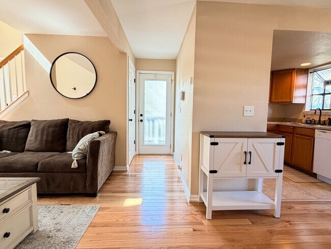 Building Photo - Open and Bright Corner Unit