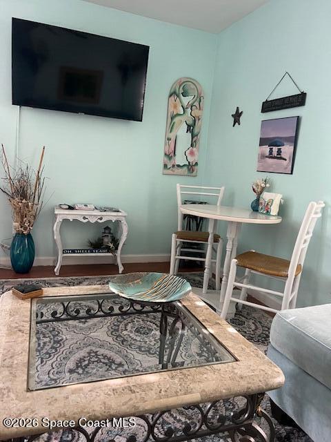 Building Photo - 2025 Date Palm Ave