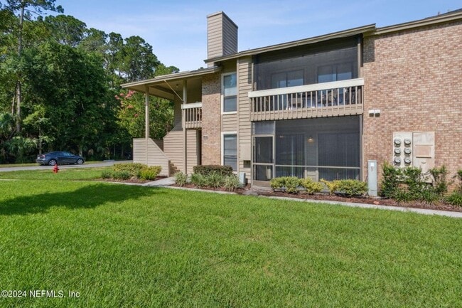 Building Photo - Renovated Condo in a Convenient Location!