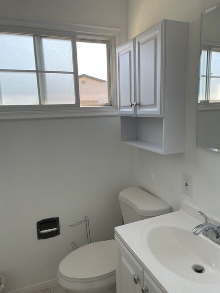 Building Photo - 919 Joann St