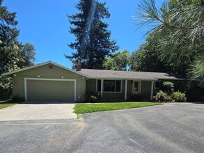 Building Photo - Beautiful Single Story Home