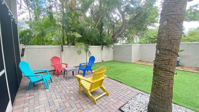Building Photo - Charming 2/2 Seasonal Rental in Sarasota – Minutes from the Beach! Private Courtyard Included!!
