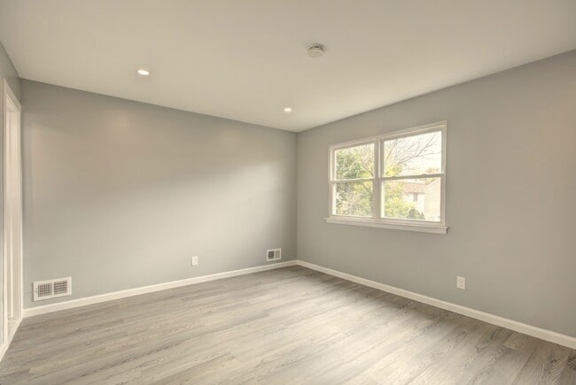 Building Photo - 450 Jefferson Ave