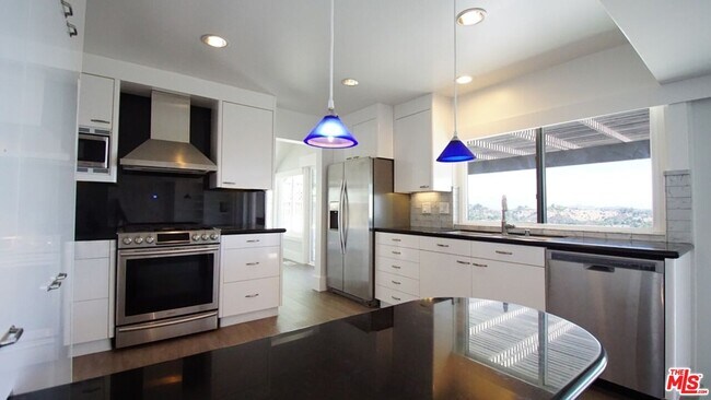 Building Photo - 2724 Angelo Dr