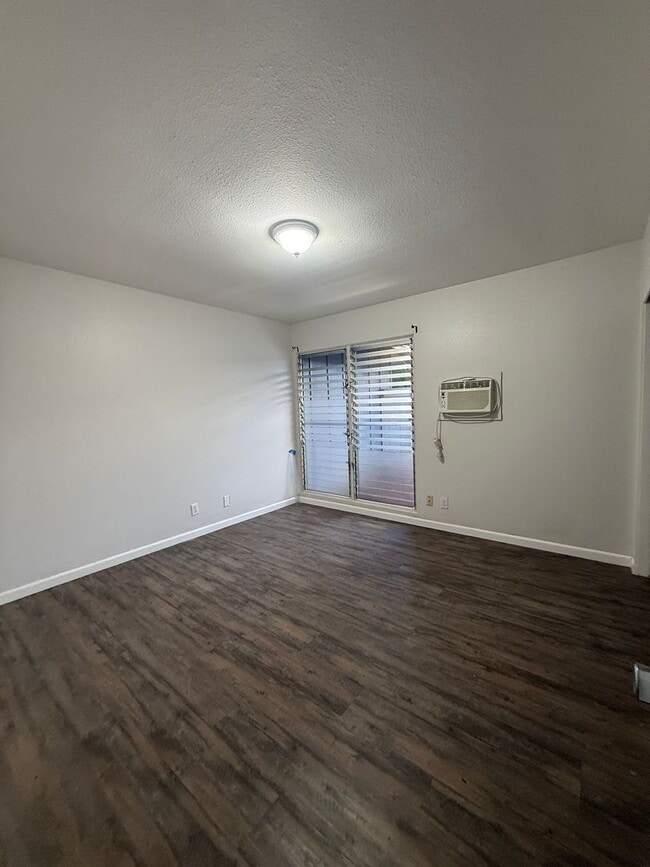 Building Photo - For Rent – 2 Bedroom, 1 Bathroom with Deta...