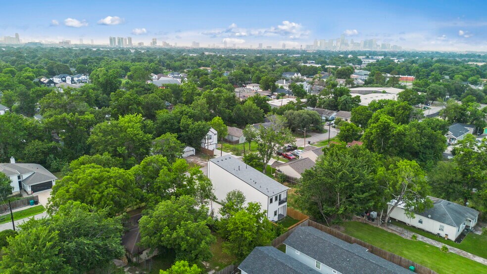 Building Photo - 6631 Foster St
