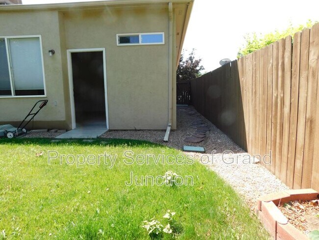 Building Photo - 671 Gemstone Way