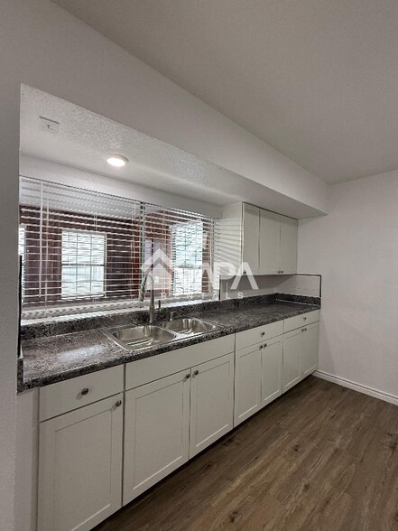 Building Photo - 11154 El Sendero St