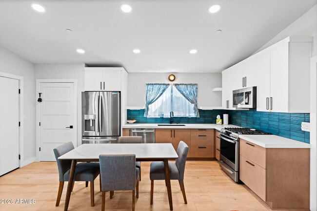 Building Photo - 3842 E San Miguel Ave