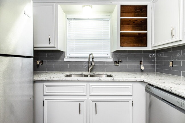 Building Photo - 2/2 in Frenship Schools. LOCATION! 1/2 off first months rent!